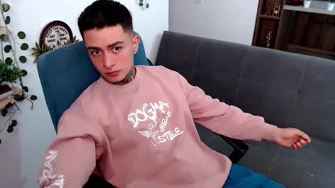 santi_ss online show from March 18, 2026, 3:04 pm