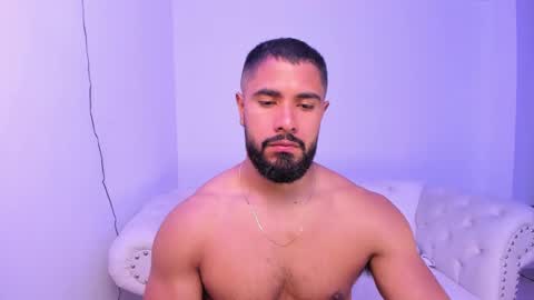 santiago_huntt online show from January 29, 2025, 12:45 pm