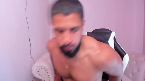 santiago_huntt online show from March 7, 2025, 8:11 pm