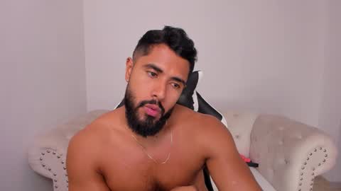 santiago_huntt online show from January 8, 2026, 12:57 am