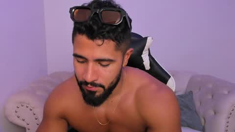 santiago_huntt online show from March 26, 2026, 8:03 pm