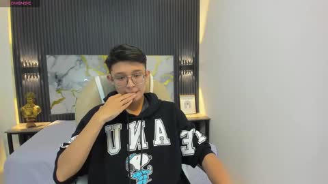 santiago_russo18 online show from September 10, 2025, 12:38 pm