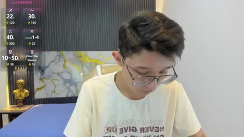 santiago_russo18 online show from September 27, 2025, 12:21 pm