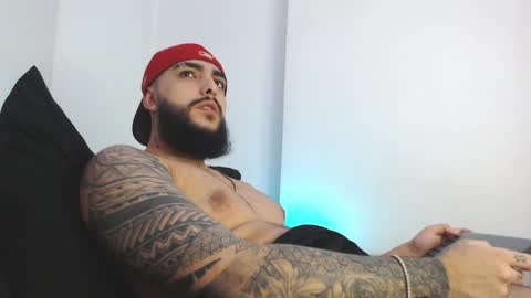 Santiago Hincapiie online show from March 19, 2026, 5:11 am