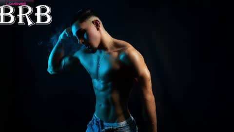 Snapshot of santin_seans chatting on July 9, 2026, 6:12 pm Santiago Seans online show from July 9, 2026, 6:12 pm