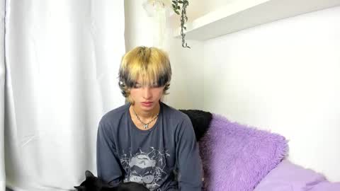 Snapshot of santy_kitty chatting on December 4, 2024, 6:44 am kitty online show from December 4, 2024, 6:44 am