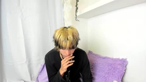 Snapshot of santy_kitty chatting on December 15, 2024, 3:24 am kitty online show from December 15, 2024, 3:24 am