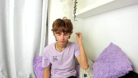 Snapshot of santy_kitty chatting on January 5, 2025, 2:49 am kitty online show from January 5, 2025, 2:49 am