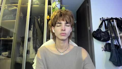 Snapshot of santy_kitty chatting on January 27, 2025, 11:54 pm kitty online show from January 27, 2025, 11:54 pm