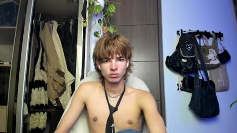 Snapshot of santy_kitty chatting on January 30, 2025, 5:19 am kitty online show from January 30, 2025, 5:19 am