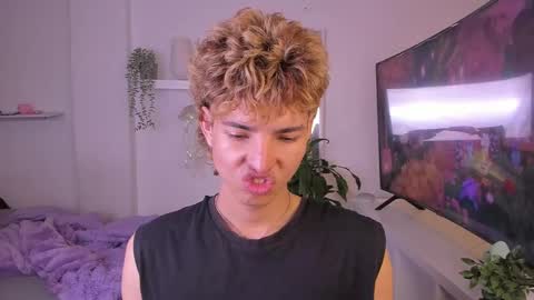 Snapshot of santy_kitty chatting on November 10, 2025, 1:15 am kitty online show from November 10, 2025, 1:15 am