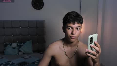 santy_stump online show from November 22, 2025, 9:47 pm