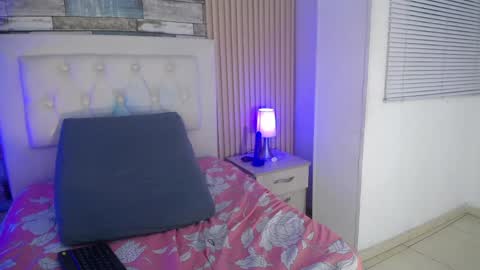 sapphire_hs online show from April 8, 2026, 4:56 am