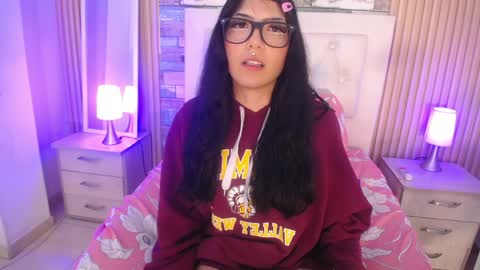 sapphire_hs online show from April 10, 2026, 3:56 am