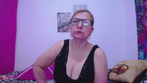 Snapshot of sara211 chatting on December 31, 2024, 12:15 pm sara online show from December 31, 2024, 12:15 pm