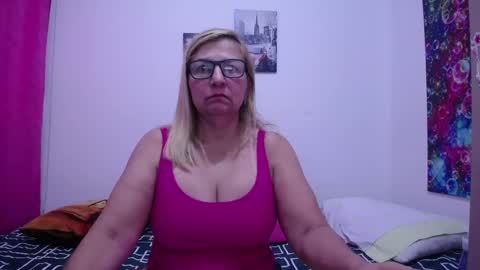 Snapshot of sara211 chatting on February 1, 2025, 4:00 pm sara online show from February 1, 2025, 4:00 pm