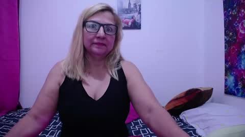 Snapshot of sara211 chatting on February 24, 2025, 9:41 pm sara online show from February 24, 2025, 9:41 pm