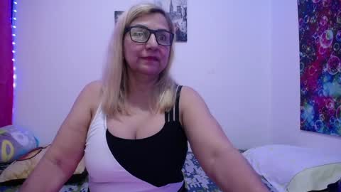 Snapshot of sara211 chatting on March 6, 2025, 10:04 pm sara online show from March 6, 2025, 10:04 pm