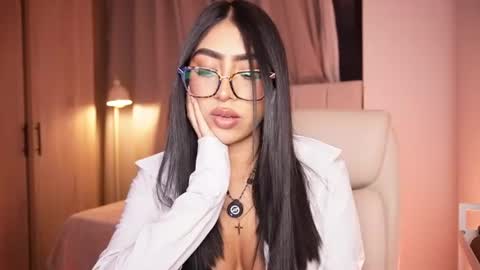 Snapshot of sara_albrecht chatting on June 25, 2026, 1:05 am Sara online show from June 25, 2026, 1:05 am