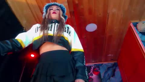 sara_buck online show from April 14, 2026, 6:19 am