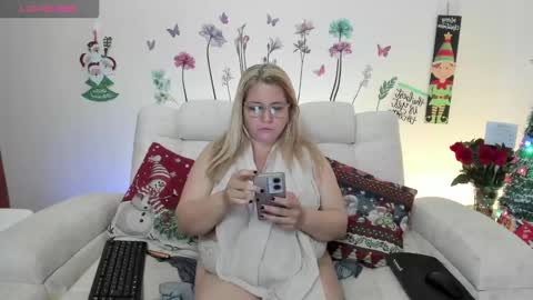 Snapshot of sara_crowe chatting on December 24, 2024, 1:49 am Sara Crowe online show from December 24, 2024, 1:49 am