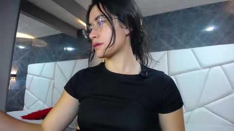 Sara online show from May 18, 2026, 11:49 am