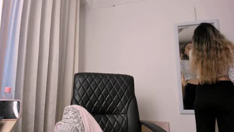 sara_kaii online show from May 5, 2026, 10:18 pm