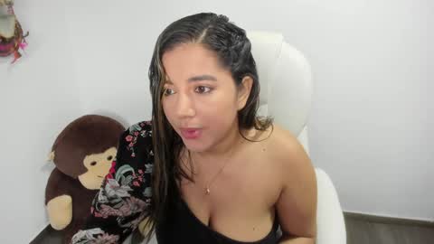 sarah  LIZCANO....... online show from January 4, 2025, 10:49 am