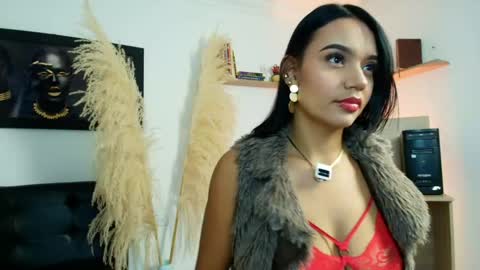 Sarax lux online show from March 19, 2026, 12:42 pm