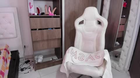 Snapshot of sara_martin_ chatting on January 16, 2025, 9:40 pm sara online show from January 16, 2025, 9:40 pm