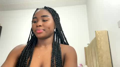 Snapshot of sara_muscle chatting on May 27, 2026, 5:15 am Sara online show from May 27, 2026, 5:15 am