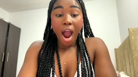 Snapshot of sara_muscle chatting on May 29, 2026, 2:20 am Sara online show from May 29, 2026, 2:20 am