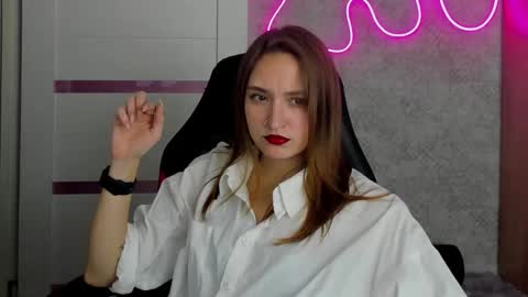 Sara online show from October 13, 2025, 8:09 pm