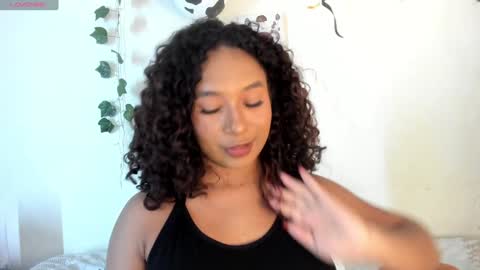 sara sofia online show from December 15, 2024, 5:56 am