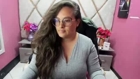 sara_thonson_ online show from January 14, 2026, 2:12 pm