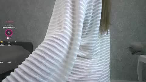 Im Sara  online show from November 12, 2025, 7:24 pm