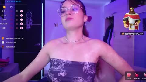Snapshot of sara_wish_ chatting on December 22, 2024, 2:49 pm Bri online show from December 22, 2024, 2:49 pm