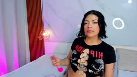 sara_zc online show from October 7, 2025, 11:29 am