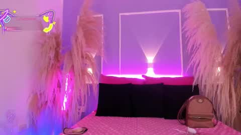 SaraAvila  online show from September 23, 2025, 8:56 pm