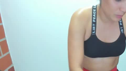 Snapshot of saracox2 chatting on November 20, 2025, 11:04 pm Sara online show from November 20, 2025, 11:04 pm