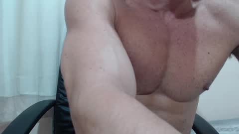 saradorj92 online show from October 26, 2025, 12:11 pm