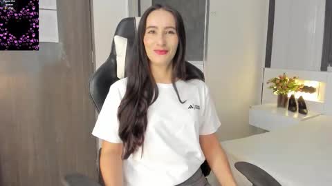 Snapshot of saragomez_1 chatting on December 2, 2025, 1:17 pm Sara Gomez online show from December 2, 2025, 1:17 pm