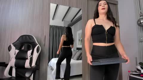  Sara Gomez  online show from May 22, 2026, 2:01 pm