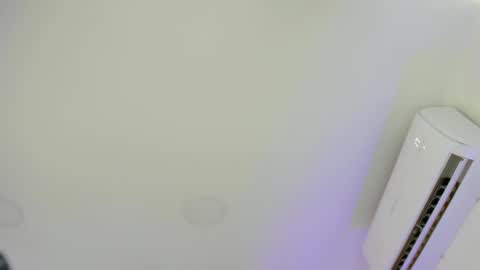 Sarah Bonneth online show from September 9, 2025, 11:32 am