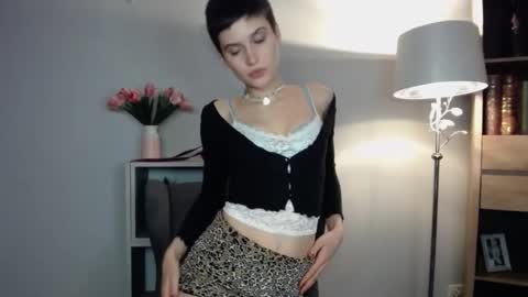 Sarah online show from December 14, 2025, 2:55 pm