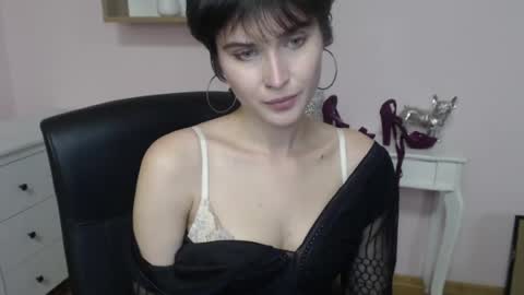 Sarah online show from June 11, 2026, 4:38 pm