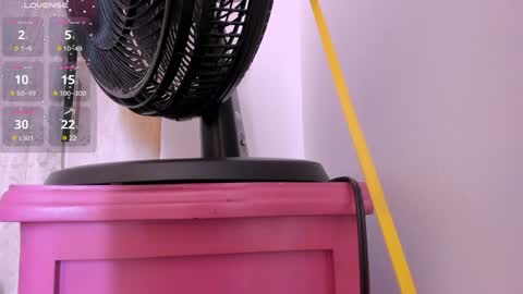 Snapshot of sarah_horny69 chatting on December 17, 2024, 11:27 pm Call me MY LOVE online show from December 17, 2024, 11:27 pm