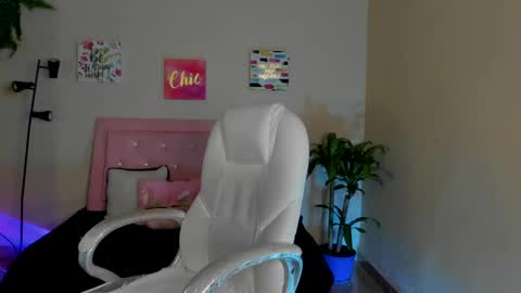 Sarah Ramirez online show from February 15, 2025, 11:39 am