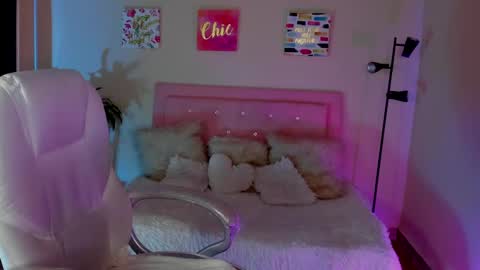 Sarah Ramirez online show from March 11, 2025, 2:32 am