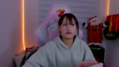 Sarah Ramirez online show from December 2, 2025, 2:17 am